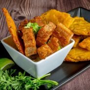 Tostones con guacamole y chicharrón-24